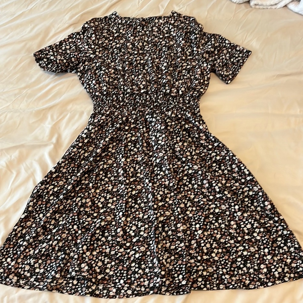 Floral knee length dress. Size S/M